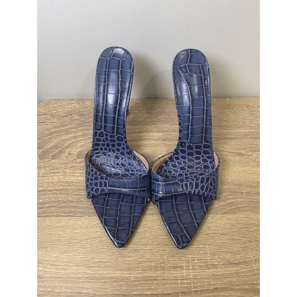 Blue mule heels